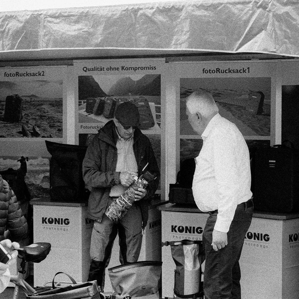 Photowalk Leica M6 Horizonte Zingst 2025 am Stand von König Photobags

#Photowalk
#LeicaM6
#leica_store_nuernberg
#fotoweckbrodt
#AnalogPhotography
#FilmIsNotDead
#koenigphotobags
#Leica_camera
#HorizonteZingst
#HZ2025
#Zingst
#Ostsee
#MecklenburgVorpommern
#AnalogeFotografie
#35mmFilm
#FilmPhotography